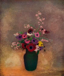 Bloemen in een groene vaas