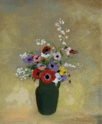 Grote groene vaas met gemengde bloemen