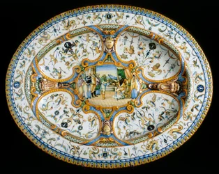 Schaal met grotesken uit het atelier van Orazio Fontana, bewaard in het Museo Nazionale del Bargello, Florence