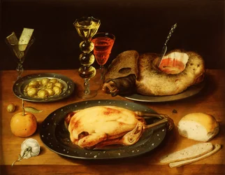 Geroosterde kip, ham en olijven op een tinnen bord