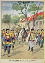 Europese buitenlanders onder gewapende escorte door Chinese reguliere soldaten tijdens de Bokseropstand van 1899-1901, illustratie uit 