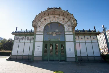 Karlsplatz-Stadtbahnstation ontworpen door Otto Wagner, Wenen, Oostenrijk
