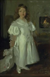 Een klein meisje, Helga Melchior, in een lange jurk