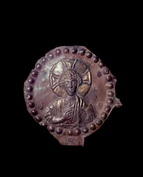 Zegenende Christus (reliëf op medaillon, 5e-6e eeuw)