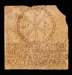 Christelijke inscriptie met het monogram van Christus, gevonden in Rome, Vroegchristelijke periode, 4e eeuw