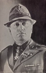 Album "Duce": Benito Mussolini in uniform Militie