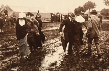 Gasten bij de festiviteiten van een vossenjacht in Capannelle, nabij Rome, 22/02/1915
