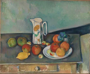 Stilleven, melkkan en fruit op een tafel