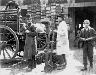 Lossen op Billingsgate Market, Londen, 1893