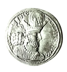 Voorzijde van een munt met profiel van Shapur II (310-79)