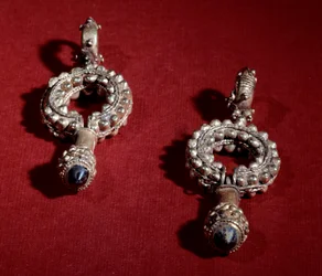 Gouden oorbellen, Rousenide periode, 4e eeuw na Christus