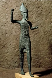Fenicië: beeldje van een god in brons. Gevonden in de zee bij Selinunte, Sicilië. 14e-13e eeuw v.Chr. Palermo, Museo Archeologico Nazionale