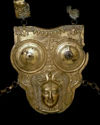 Fenicische beschaving: goud bronzen oorlogsschip van Ksour-es-Saf. 3e-2e eeuw v.Chr.