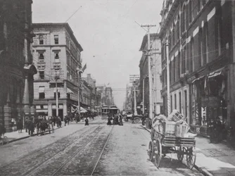Kijkend omhoog Yonge Street, hoek van King, Toronto
