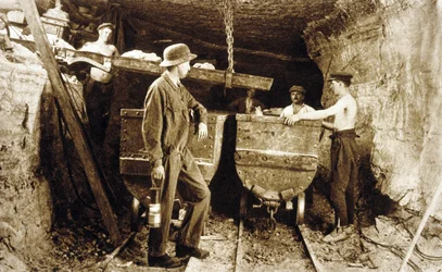 Mijnwerkers in een kalimijn, Elzas, ca. 1900