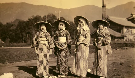 Japanse vrouwen in traditionele kleding