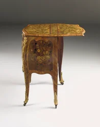 Louis XV commode