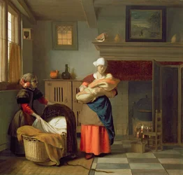 Kindermeisje met baby in een interieur en een jong meisje dat de wieg voorbereidt