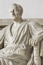 Standbeeld van Cesare Beccaria