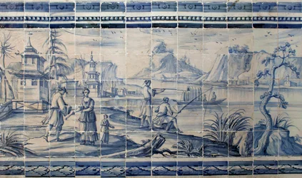 Scène aan de oevers van een meer in Azië - Azulejos, geschilderd faience