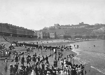 Dover: Het Kasteel en Strand, c1896