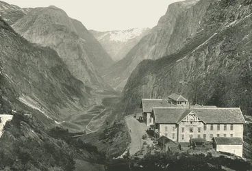 Het dal en hotel, Stalheim, Noorwegen, 1895
