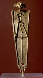 Precolumbiaanse kunst, Muisca beschaving: beeldje van vrouw (Tunjo) in goud. 15e-17e eeuw. Bogota, Museo de Oro, Colombia