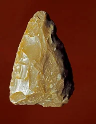 Prehistorie: lithisch vervaardigingsgereedschap van de Campignana-cultuur, Gargano, Italië. Chalcolithicum