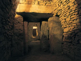 Prehistorie: Romeral dolmen, neolithische begrafenis (3000 v.Chr.). Spanje, Andalusië, Antequera.