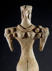 Prehistorie: kleistatuette van een vrouw met vierkante schouders uit centraal Turkmenistan (Kara-Depe regio). 4000-3700 v.Chr. Eneolithicum, Kopertijd