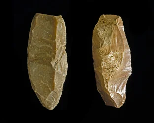 Prehistorie: vuurstenen gladmakers of schrabbers uit de kopertijd. Afkomstig uit Umbrië (Italië). Perugia, Nationaal Archeologisch Museum van Umbrië