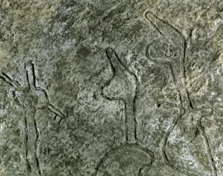 Prehistorie, rotstekeningen: petroglief (graffiti op steen) van een jachtscène. Neolithicum, steentijd. (Azerbeidzjan) Bronstijd. Bakoe, Azerbeidzjan Staatsreligie Geschiedenismuseum
