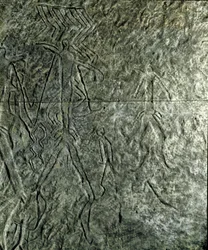 Prehistorie, rotstekeningen: petroglyf (graffiti op steen) van menselijke figuren. Neolithicum, Steentijd. (Azerbeidzjan) Bronstijd. Bakoe, Azerbeidzjan Staatsreligie Geschiedenis Museum