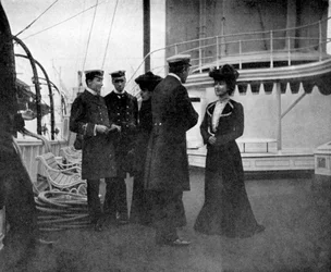 Een groep op het koninklijke jacht Victoria en Albert III in Kopenhagen, Zweden, 1908