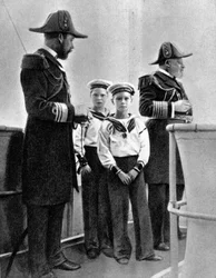Koning Edward VII 1841-1910 met zijn zoon George 1865-1936 en zijn twee oudste kleinzonen, 1908