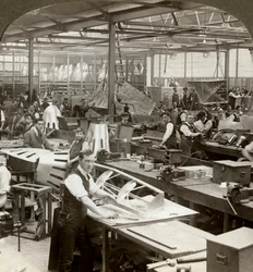 Plaatwerkers in een vliegtuigfabriek, Eerste Wereldoorlog