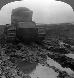 Whippet tank op een modderig slagveld, Morcourt, Frankrijk, Eerste Wereldoorlog, 1918