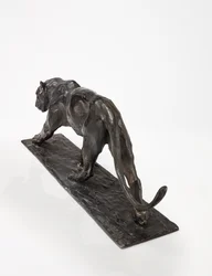 Panter lopend, achterpoot opgetild, c.1904 (gepatineerd brons)