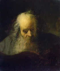 Een oude man die een boek leest