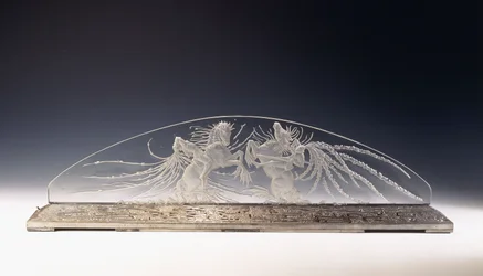 Deux Cavaliers; een zeldzame glazen lamp