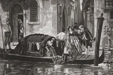 Passagiers stappen uit een gondel aan het Canal Grande, Venetië, Italië in de late 19e eeuw. Uit Italiaanse foto