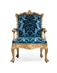 Een van een paar George III vergulde houten armstoelen