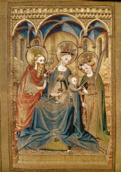 Heilige Maria met kind tussen de heilige Catharina en de heilige Johannes Baptist, detail (Borduurwerk op linnen, goud- en zilverdraad, zijde, fluweel, parels en glas)
