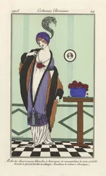 Robe de charmeuse blanche a tunique de mousseline de soie violette brodée de vert bordée de skungs. Manteau de velours étrusque, uit Costumes Parisiens, gepubliceerd 1913