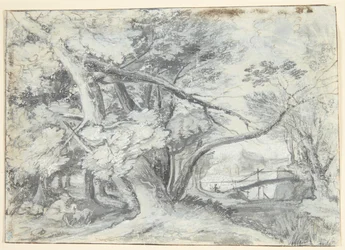 Boslandschap met grote bomen, waaronder twee mannen en een hond. Rechts een brug