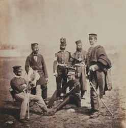 Brigadegeneraal Charles Thomas Van Straubenzee (1812-92) en officieren van de Buffs, uit een album met 52 foto