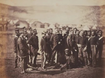 Kolonel Doherty, officieren en manschappen van het 13e Regiment Lichte Dragonders, uit een album met 52 foto