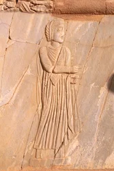 Close-up van het decoratieve toneelreliëf van het theater van Sabratha, Libië, Tripolitanië