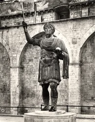 Kolossaal standbeeld mogelijk van Keizer Valentinianus I (321-375) genaamd 