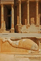 Dolfijnsnijwerk voor het podium, Sabratha, Libië, c.190 n.Chr.